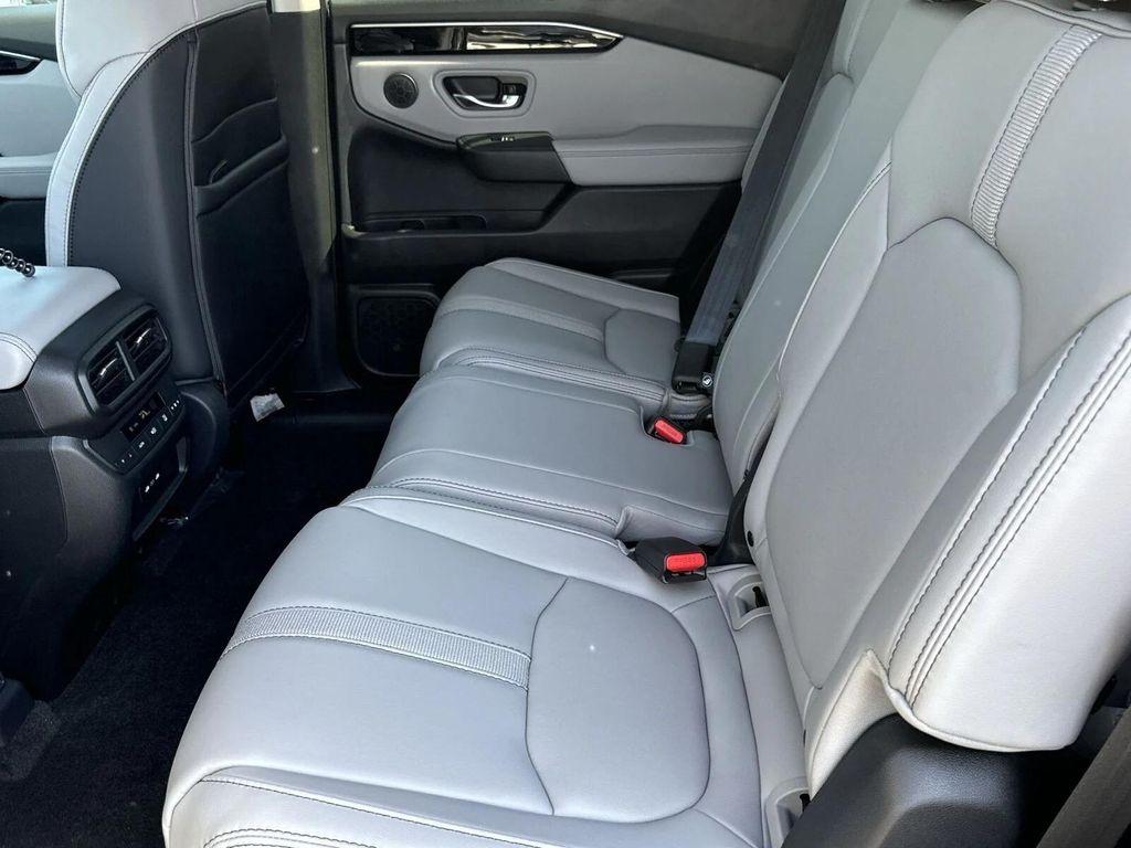 new 2025 Honda Pilot car, priced at $43,682