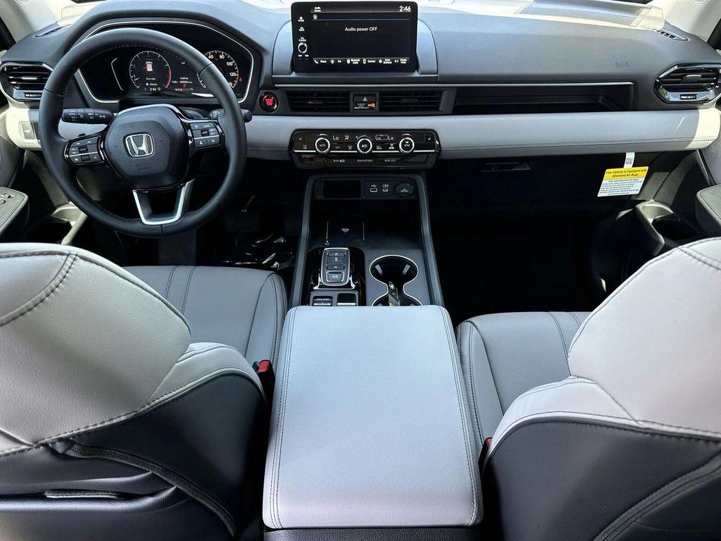 new 2025 Honda Pilot car, priced at $43,682