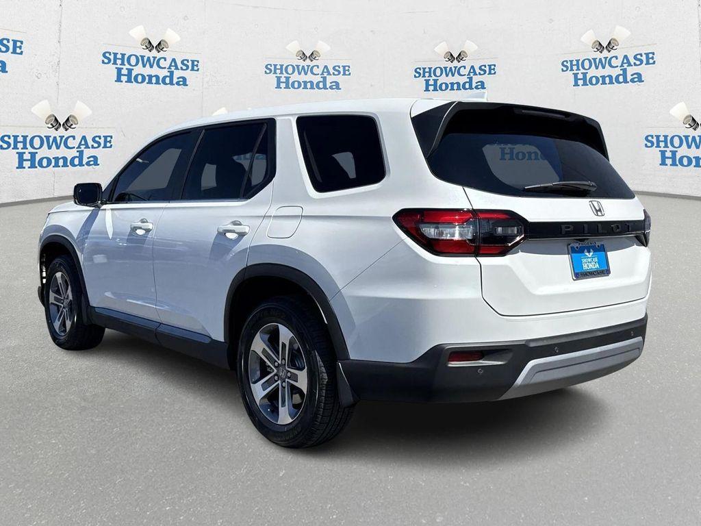 new 2025 Honda Pilot car, priced at $43,682