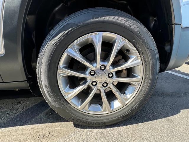 used 2019 Jeep Cherokee car, priced at $15,800