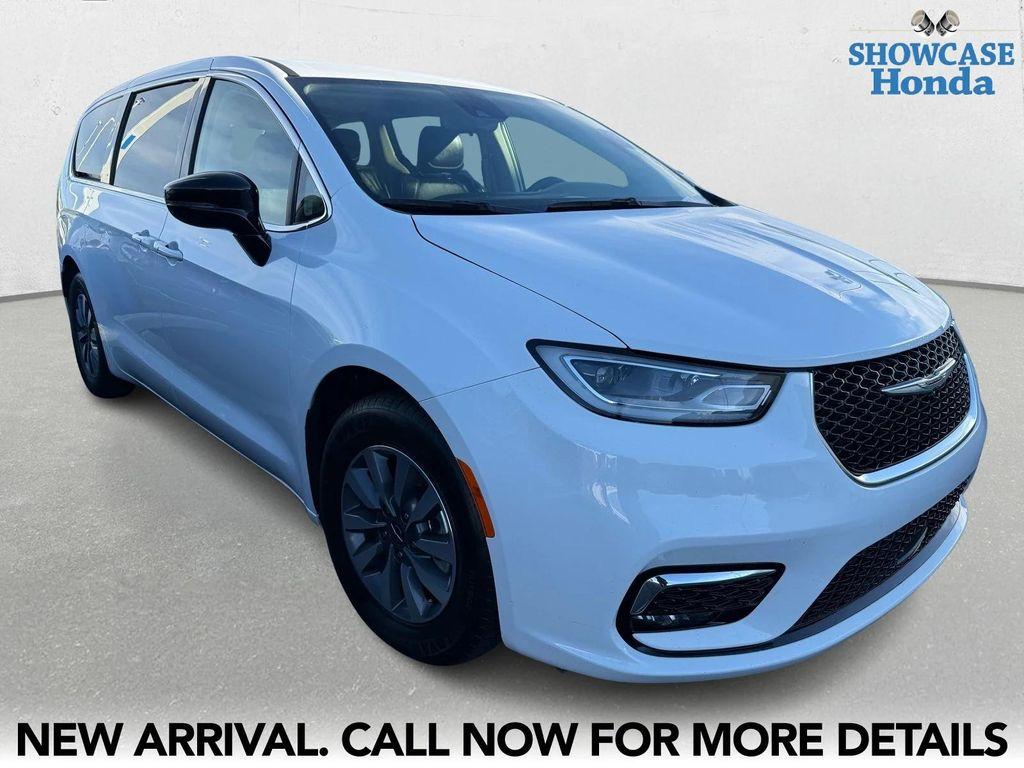 used 2024 Chrysler Pacifica Hybrid car, priced at $24,623