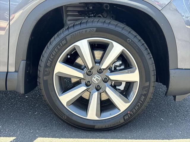 new 2025 Honda Pilot car, priced at $46,404