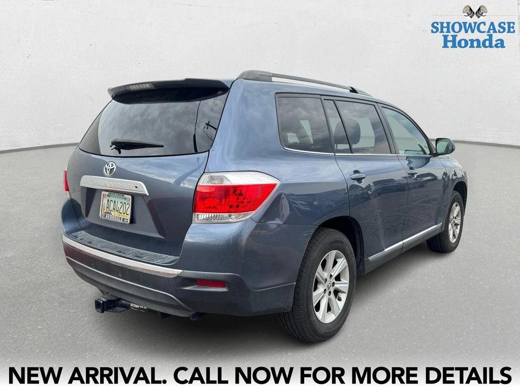 used 2013 Toyota Highlander car, priced at $11,800