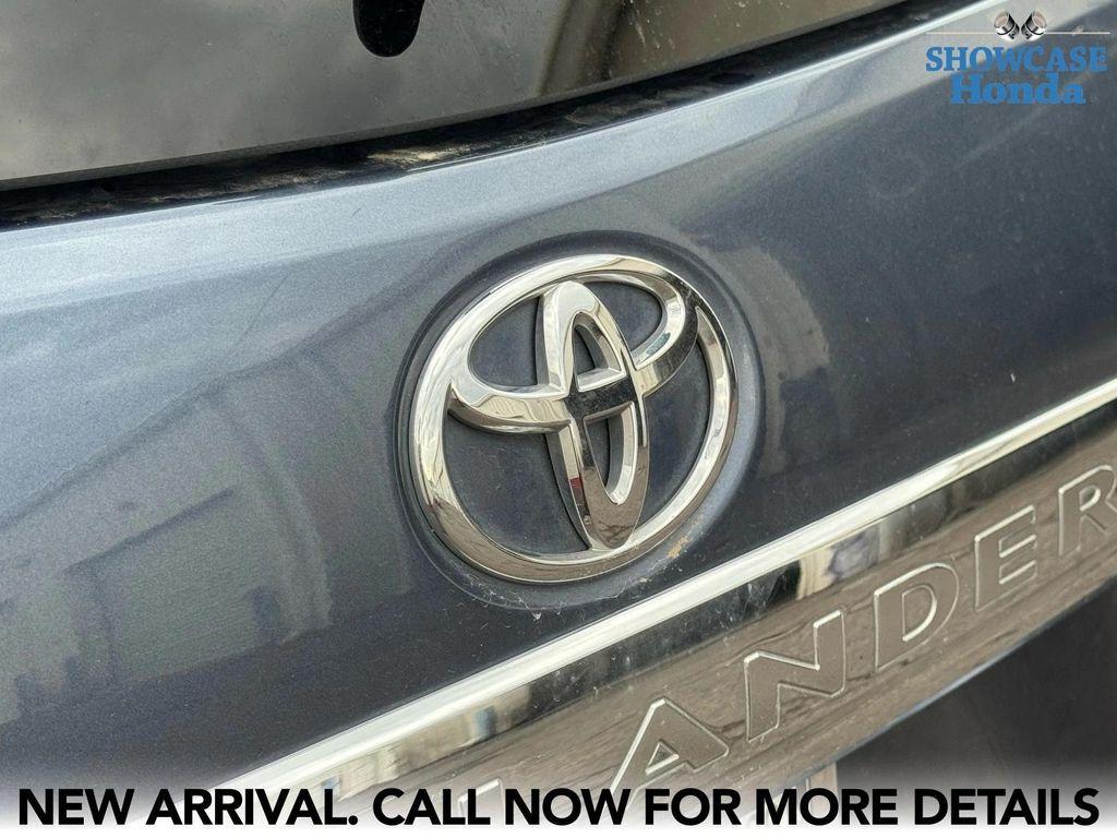 used 2013 Toyota Highlander car, priced at $11,800