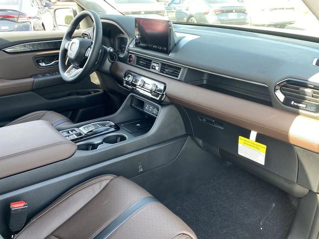 new 2025 Honda Pilot car, priced at $51,138