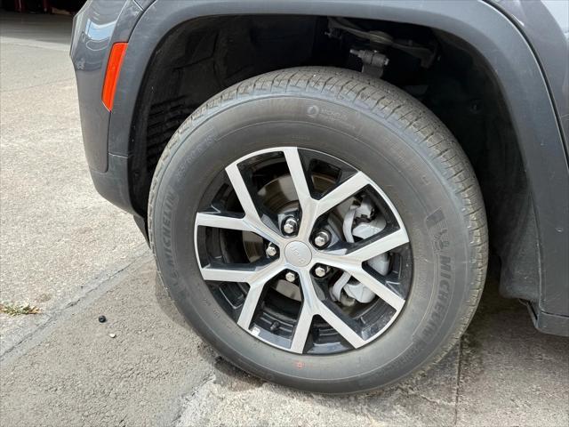 used 2024 Jeep Grand Cherokee car, priced at $37,900