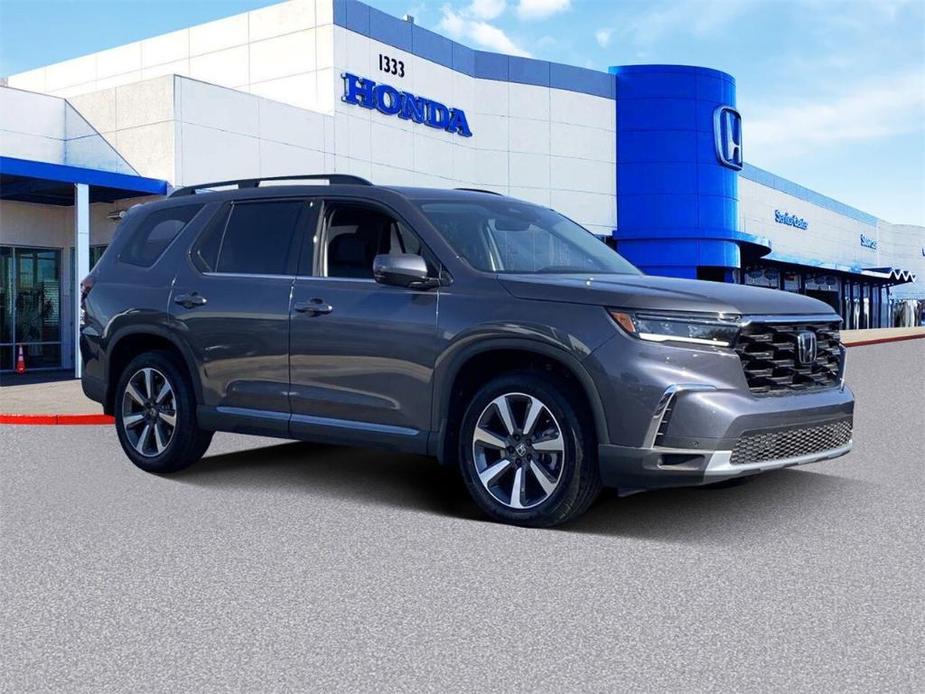 new 2025 Honda Pilot car, priced at $44,596