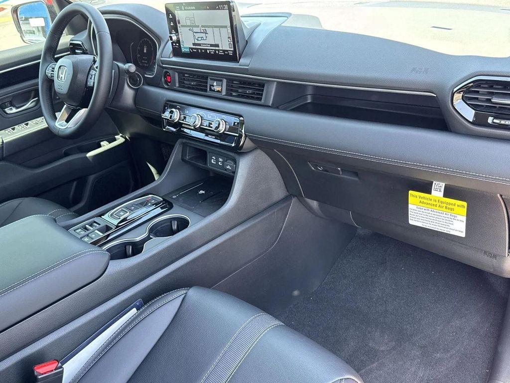 new 2025 Honda Pilot car, priced at $48,709