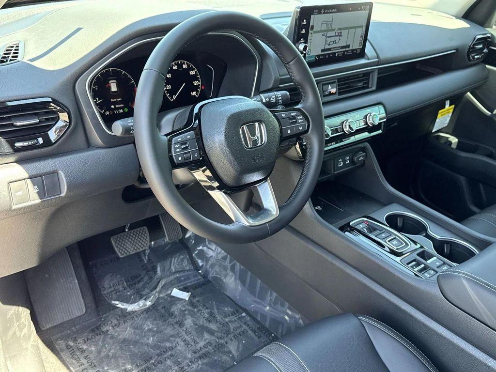 new 2025 Honda Pilot car, priced at $48,709