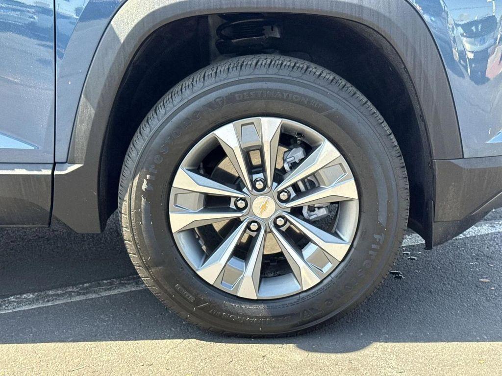 used 2025 Chevrolet Equinox car, priced at $25,400