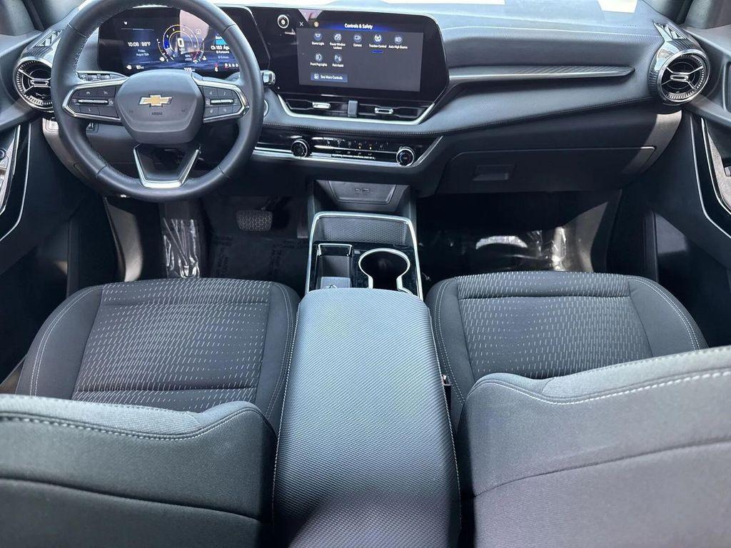 used 2025 Chevrolet Equinox car, priced at $25,400