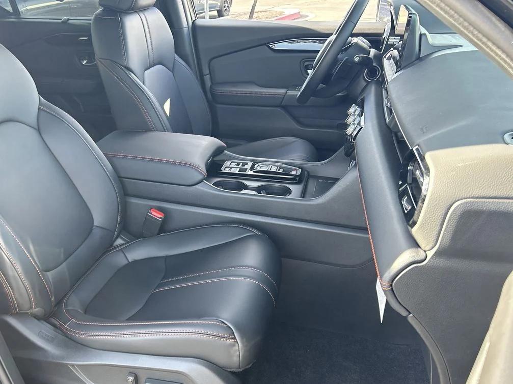 new 2025 Honda Pilot car, priced at $48,974