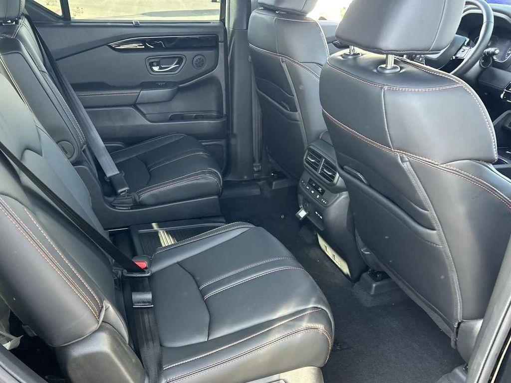 new 2025 Honda Pilot car, priced at $48,974