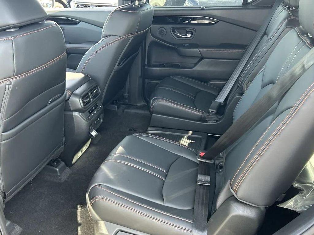 new 2025 Honda Pilot car, priced at $48,974