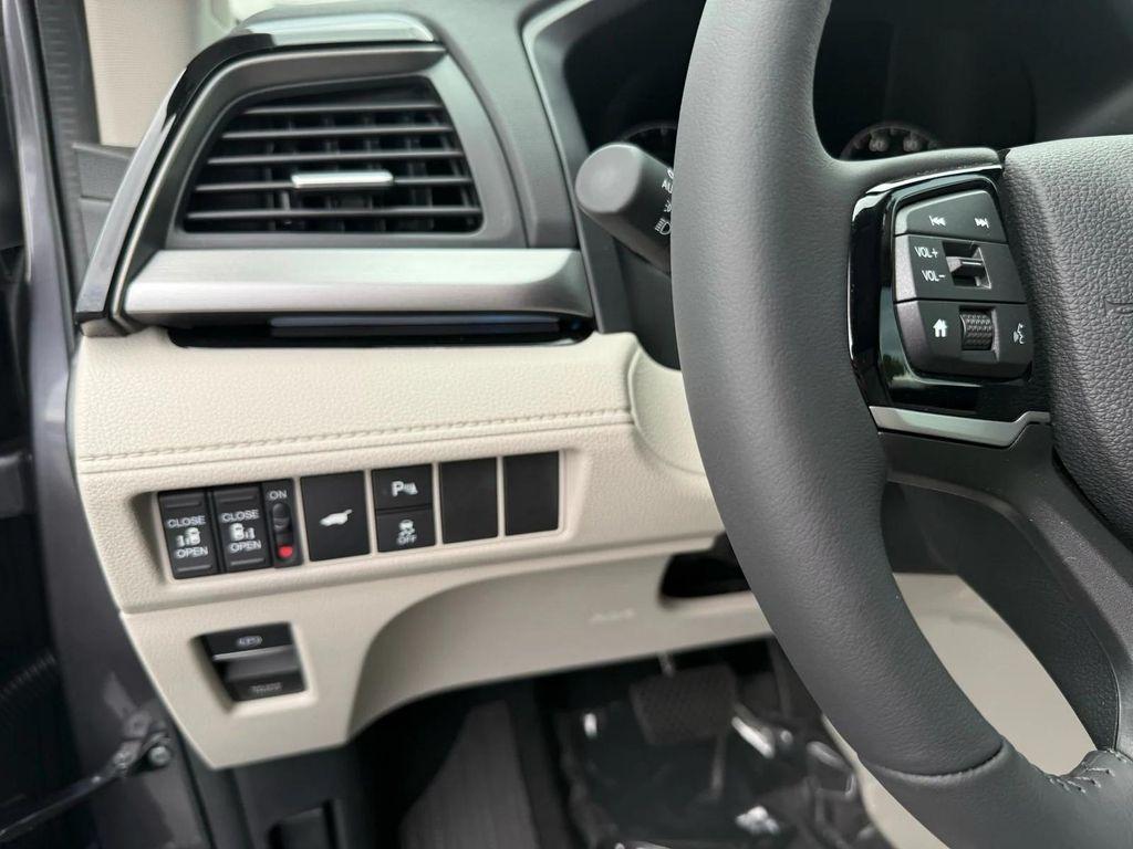 new 2026 Honda Odyssey car, priced at $50,020