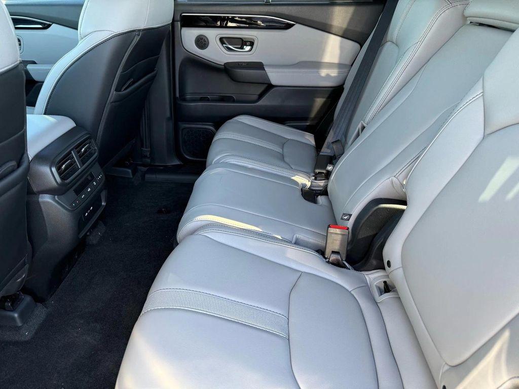 new 2025 Honda Pilot car, priced at $47,735