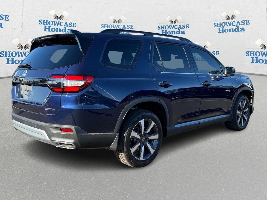 new 2025 Honda Pilot car, priced at $47,735