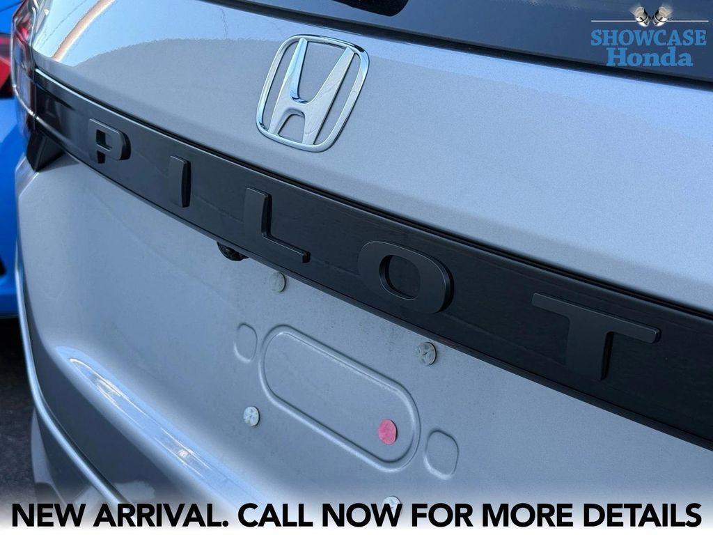 used 2025 Honda Pilot car, priced at $37,900