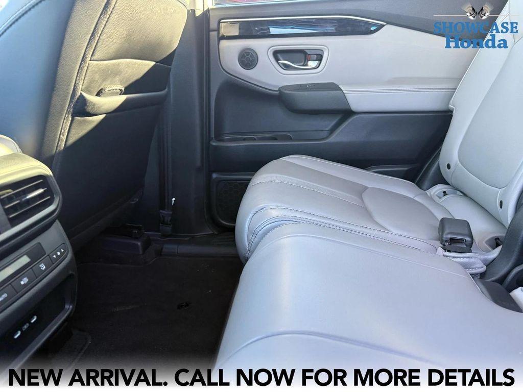 used 2025 Honda Pilot car, priced at $37,900