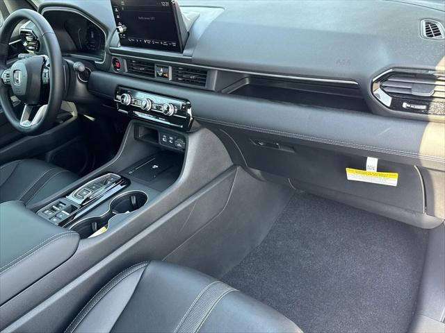 new 2025 Honda Pilot car, priced at $43,089