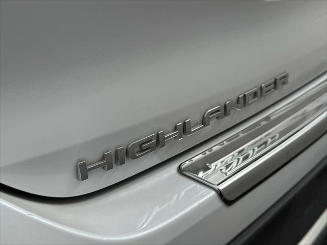 used 2022 Toyota Highlander car, priced at $31,300