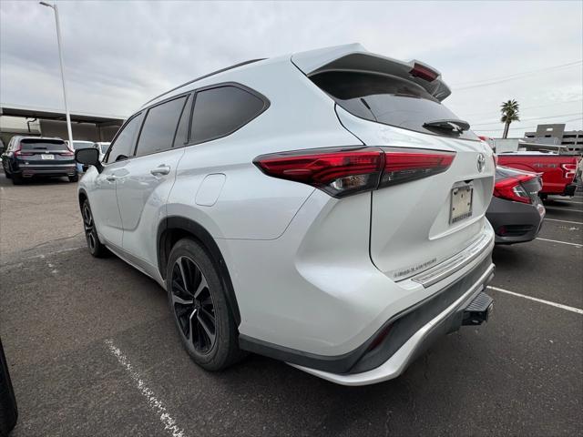 used 2022 Toyota Highlander car, priced at $31,300