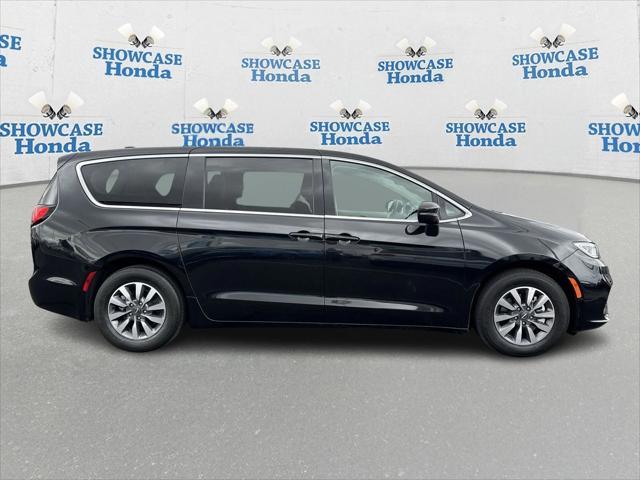 used 2023 Chrysler Pacifica Hybrid car, priced at $27,900