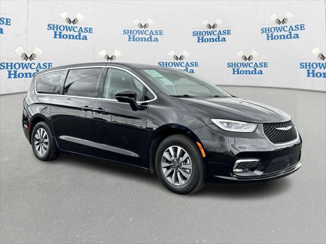 used 2023 Chrysler Pacifica Hybrid car, priced at $27,900