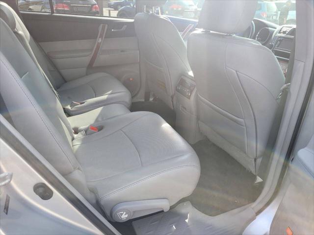 used 2013 Toyota Highlander car, priced at $11,695