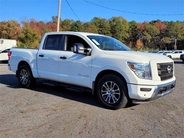 new 2024 Nissan Titan car, priced at $46,332