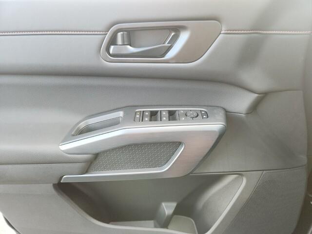 new 2025 Nissan Pathfinder car, priced at $38,661