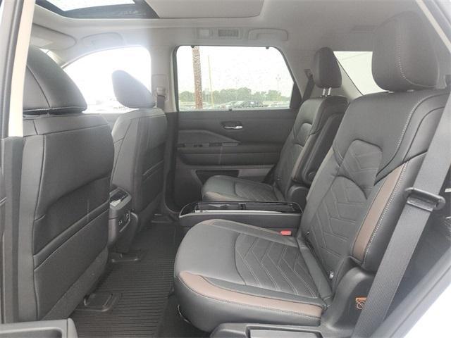 new 2025 Nissan Pathfinder car, priced at $43,285