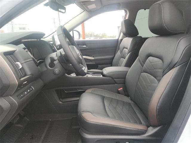 new 2025 Nissan Pathfinder car, priced at $43,285