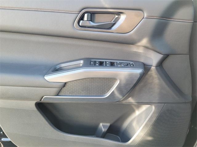 new 2025 Nissan Pathfinder car, priced at $38,661