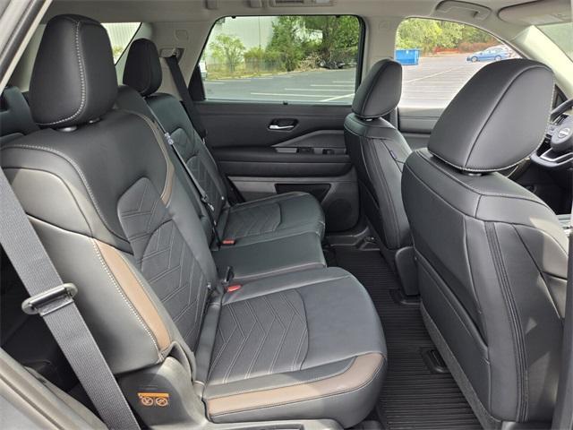 new 2025 Nissan Pathfinder car, priced at $48,070