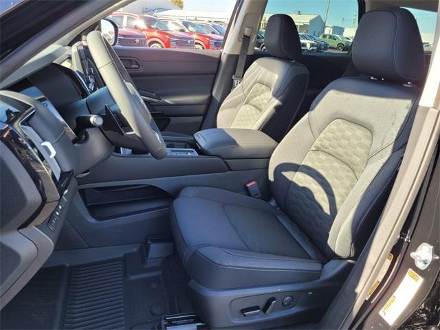 new 2025 Nissan Pathfinder car, priced at $35,209