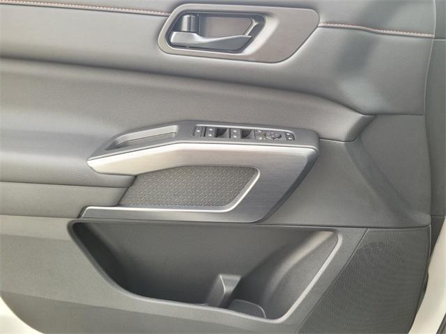 new 2025 Nissan Pathfinder car, priced at $38,661