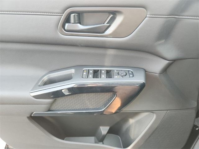 new 2025 Nissan Pathfinder car, priced at $33,375