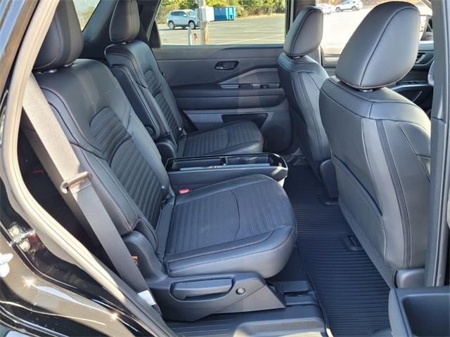 new 2025 Nissan Pathfinder car, priced at $38,582