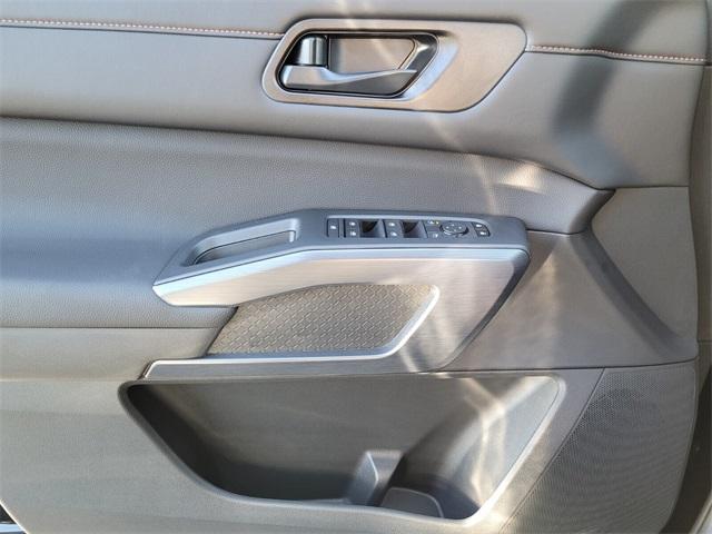 new 2025 Nissan Pathfinder car, priced at $38,582