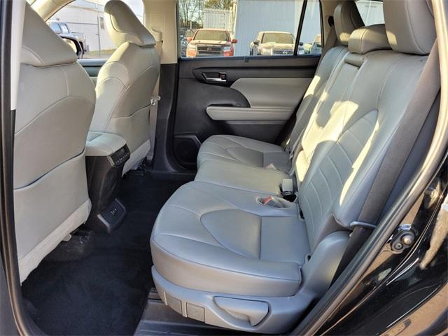 used 2021 Toyota Highlander car, priced at $28,100