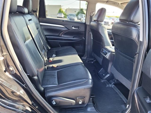used 2019 Toyota Highlander car, priced at $22,700