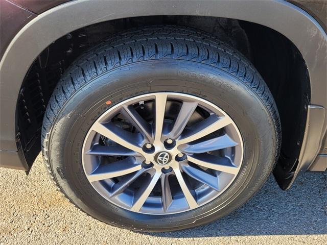 used 2019 Toyota Highlander car, priced at $22,700