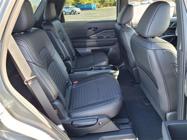 new 2025 Nissan Pathfinder car, priced at $38,661