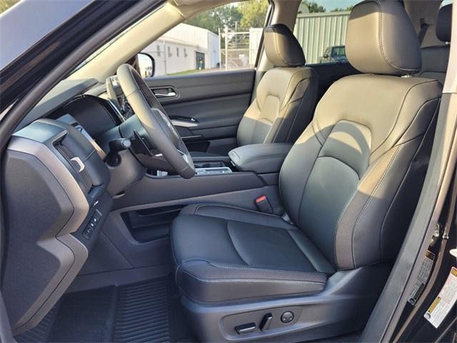 new 2025 Nissan Pathfinder car, priced at $35,600