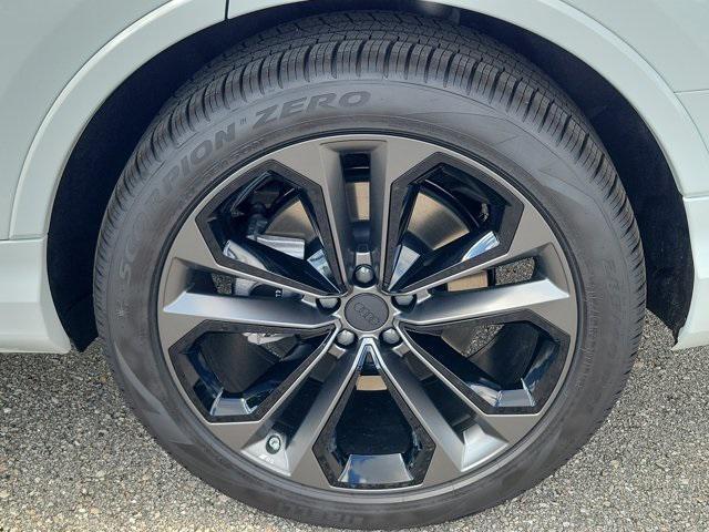 new 2026 Audi Q7 car, priced at $85,695