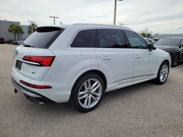 new 2025 Audi Q7 car, priced at $75,965