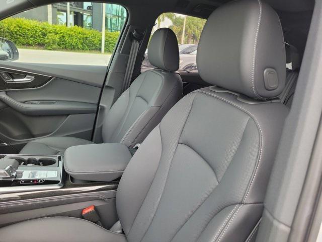 new 2025 Audi Q7 car, priced at $75,965