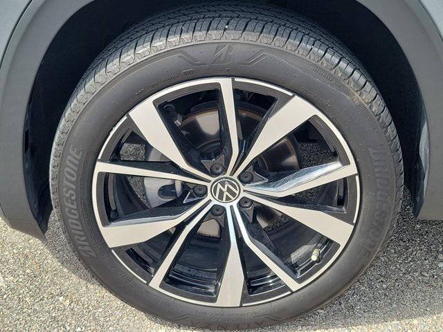 used 2024 Volkswagen Atlas Cross Sport car, priced at $41,995