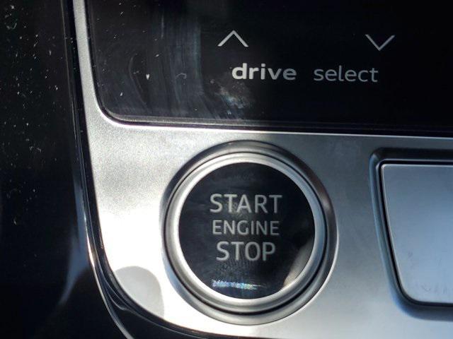 new 2025 Audi Q7 car, priced at $77,305
